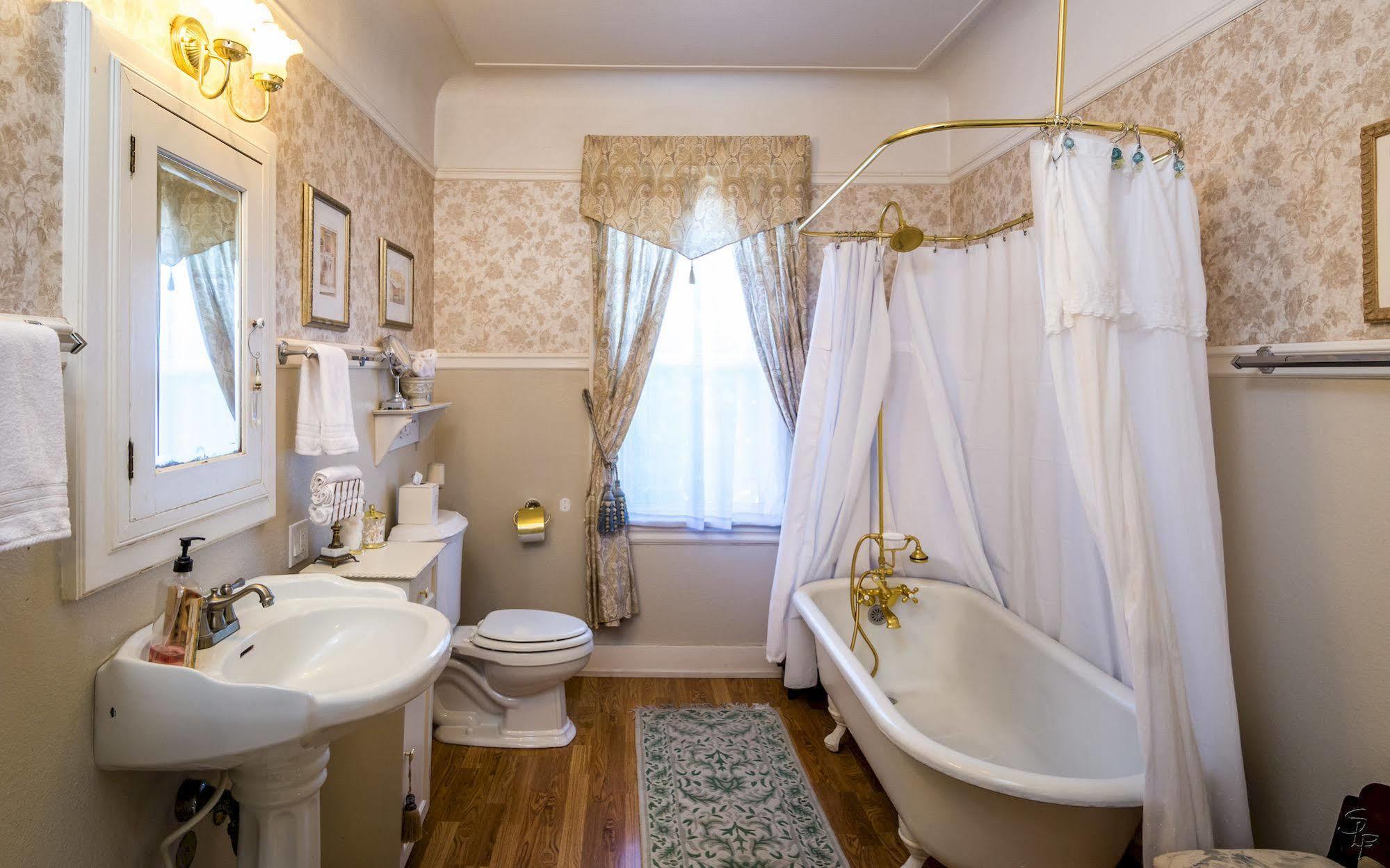 Joshua Inn Bed & Breakfast Холистър Екстериор снимка